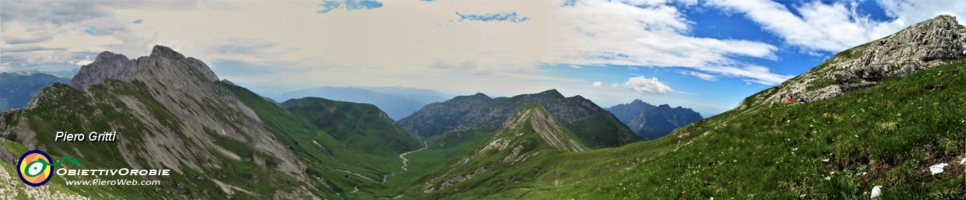 46 Panoramica salendo dala Forcola di Valmora in Arera est....jpg